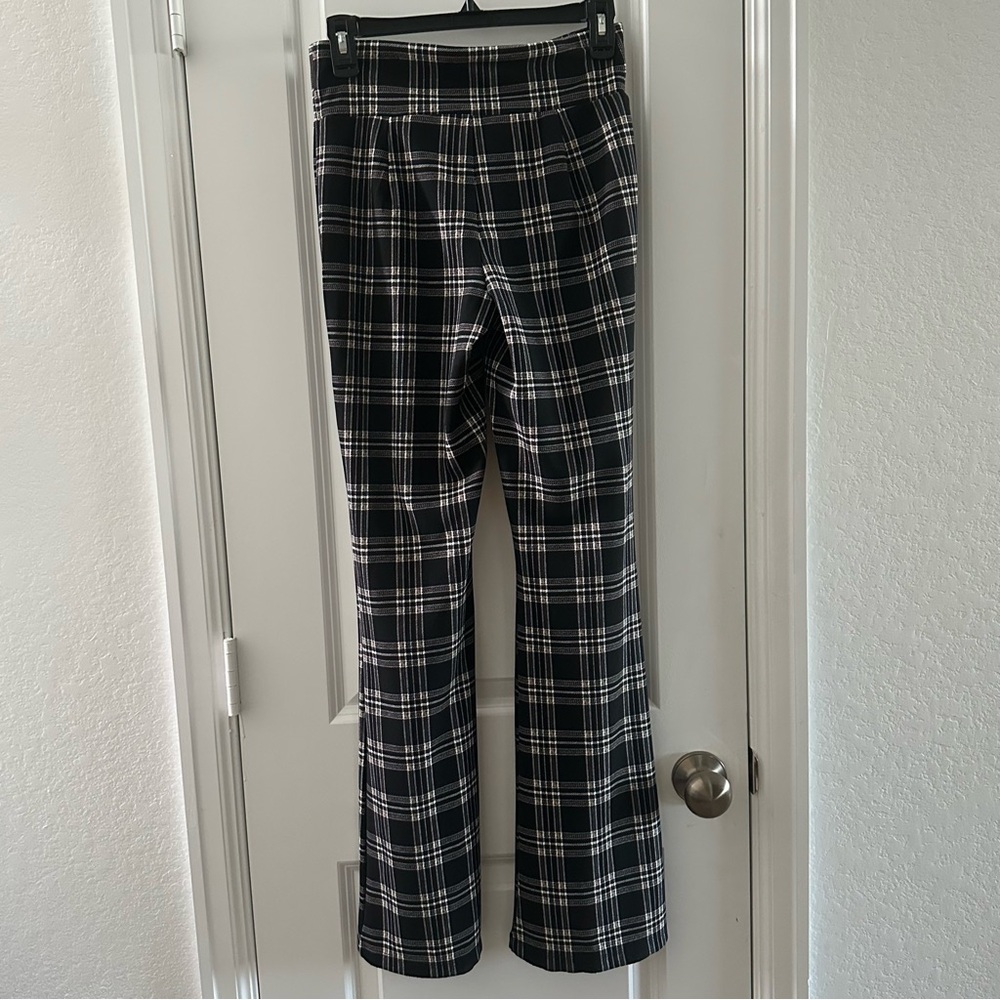 Maurices Womens XS Black & White Plaid Flare Pants 97% Polyester 3% Spandex - Picture 3 of 8